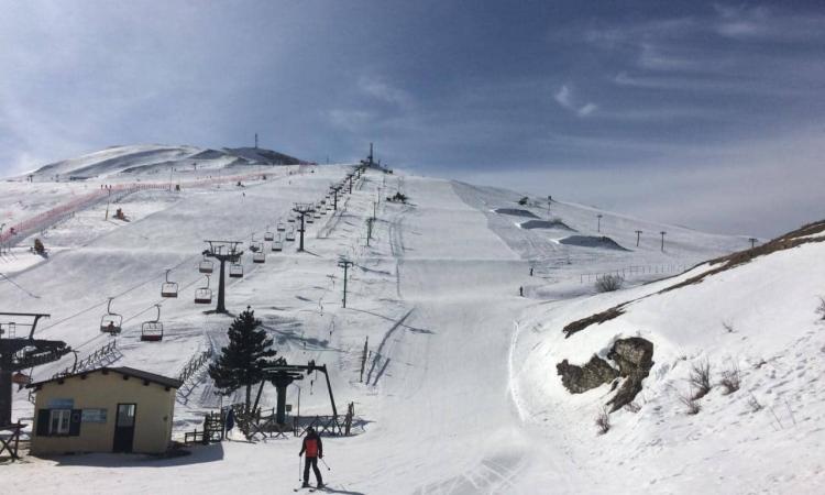 Aperte le nuove seggiovie a Sarnano. Oggi anche uno stage di allenamento con lo Sci White Club Aperte le nuove seggiovie a Sarnano. Oggi anche uno stage di allenamento con lo Sci White Club