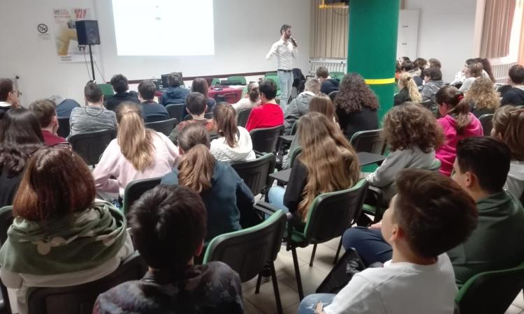 Cittadino attivo a Civitanova Marche e Montecosaro per la sfida tra studenti Cittadino attivo a Civitanova Marche e Montecosaro per la sfida tra studenti