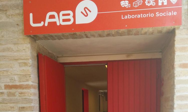 Macerata, nuovi corsi al LABS: dal laboratorio teatrale all'addestramento di cani