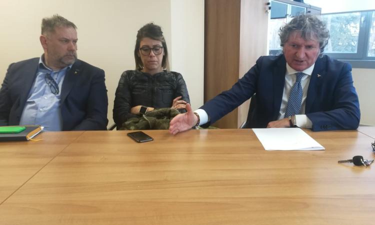 Tolentino, Pezzanesi a sorpresa: "Tolte le deleghe agli assessori Pupo e Massi, comportamento non consono" (FOTO) Tolentino, Pezzanesi a sorpresa: "Tolte le deleghe agli assessori Pupo e Massi, comportamento non consono" (FOTO)