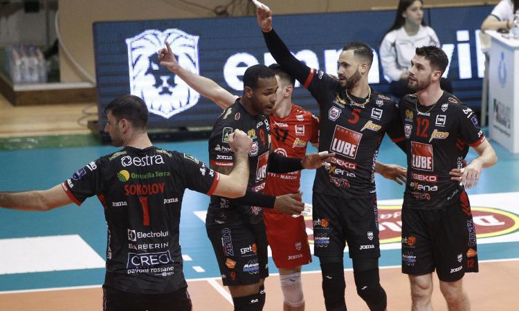 SuperLega, la Lube soffre ma vince a Siena: altri 3 punti preziosi (FOTO) SuperLega, la Lube soffre ma vince a Siena: altri 3 punti preziosi (FOTO)