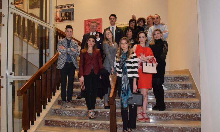 Tolentino, defilè di moda al veglione "Il Ponte del Diavolo in Maschera" con tanti premi e sorprese