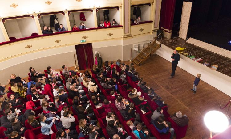 Civitanova, grande successo per la rassegna "A Teatro con mamma e papà": tutte le date sold-out Civitanova, grande successo per la rassegna "A Teatro con mamma e papà": tutte le date sold-out