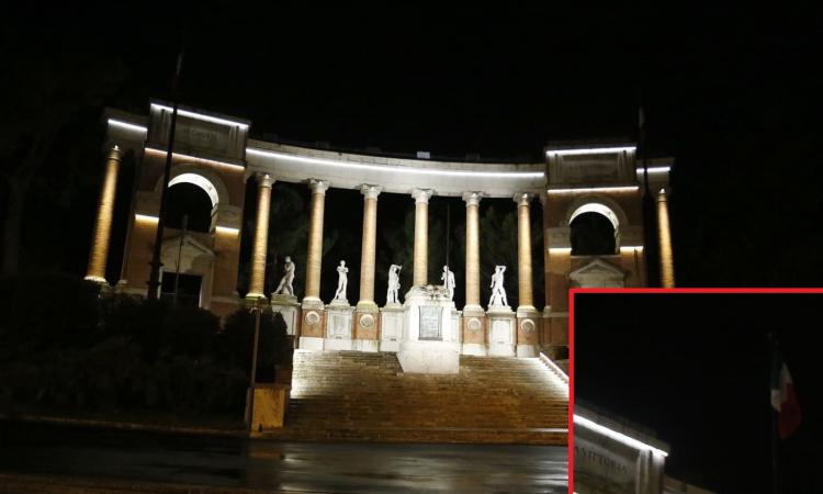 Monumento ai Caduti, Bandiere non illuminate adeguatamente. Sacchi: "Inosservanza della norma e inopportuno"