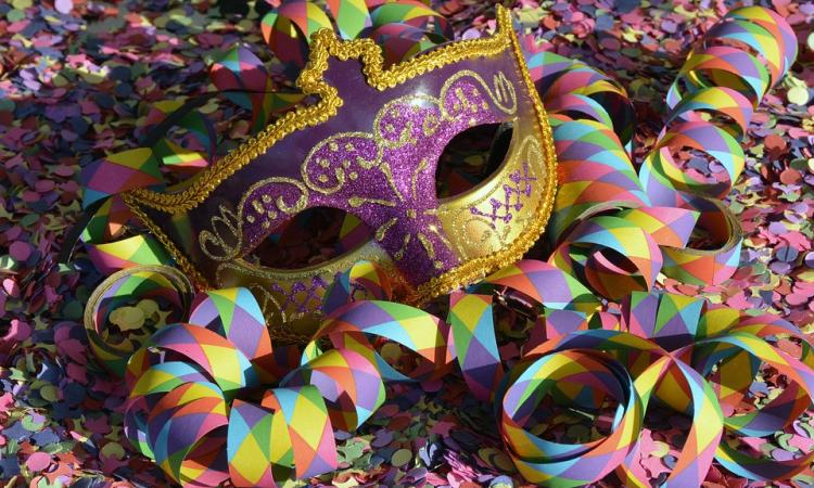 Valfornace, triplo appuntamento per Carnevale al palazzetto: sarà premiata la migliore maschera Valfornace, triplo appuntamento per Carnevale al palazzetto: sarà premiata la migliore maschera
