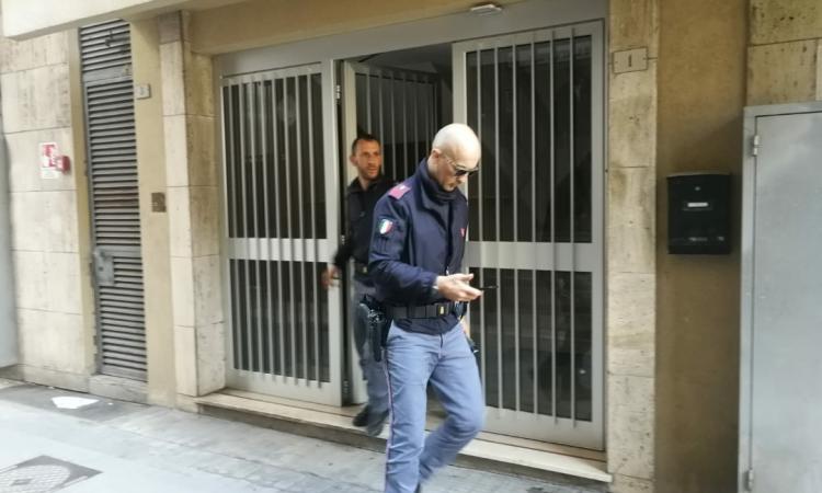 Civitanova Marche. Si accorge del ladro e lancia l'allarme: polizia sulle tracce del malvivente (FOTO) Civitanova Marche. Si accorge del ladro e lancia l'allarme: polizia sulle tracce del malvivente (FOTO)