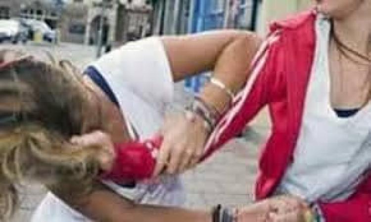 Civitanova, rissa in strada tra ballerine: interviene la Polizia
