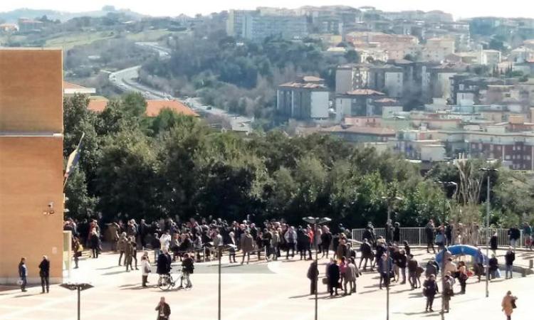 Principio d'incendio alla sede della Regione Marche: pronto intervento dei Vigili del Fuoco Principio d'incendio alla sede della Regione Marche: pronto intervento dei Vigili del Fuoco