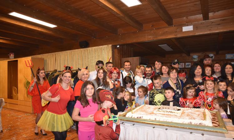 Tolentino, grande successo al veglione "Il Ponte del Diavolo in maschera": Elisabetta Rullo eletta miss