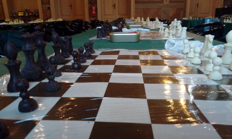 Tolentino, insolito torneo di scacchi "cioccolatoso" al Circolo Cittadino (FOTO)