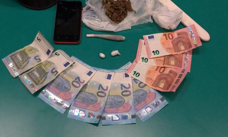 Recanati, Beccato con oltre 11 grammi di droga in casa: denunciato un 35enne nigeriano
