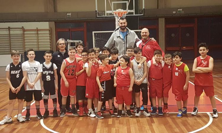 Tolentino, Michele Maggioli incontra i ragazzi dell'Associazione Basket