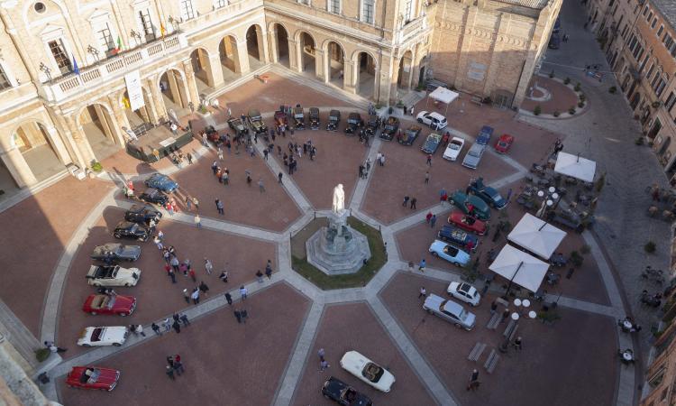 A Recanati, per l'8 marzo, arrivano in città le amanti del motorismo storico