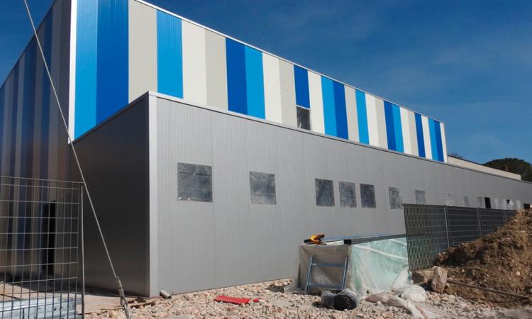Tolentino, proseguono i lavori per la realizzazione della palestra per la "Lucatelli" Tolentino, proseguono i lavori per la realizzazione della palestra per la "Lucatelli"