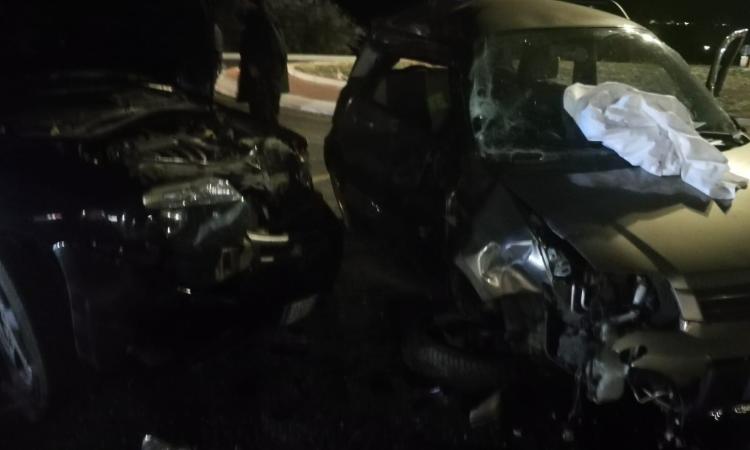 Incidente tra due auto in località Fontenoce: due feriti, uno in codice rosso (FOTO)