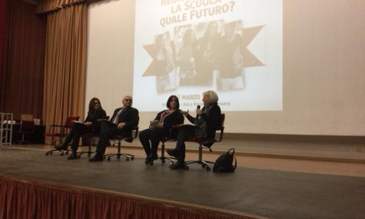 Regionalizzare la scuola quale futuro? : Snals Macerata apre un confronto sul tema Regionalizzare la scuola quale futuro? : Snals Macerata apre un confronto sul tema