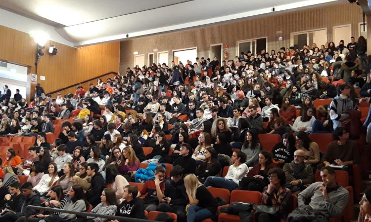 Grande successo ad Unicam per UniStem Day: il Liceo Filelfo di Tolentino vince il premio per il miglior spot Grande successo ad Unicam per UniStem Day: il Liceo Filelfo di Tolentino vince il premio per il miglior spot