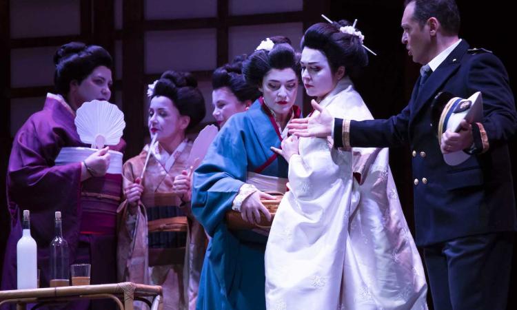 Civitanova, Teatro Rossini: tripudio per il debutto di Madama Butterfly Civitanova, Teatro Rossini: tripudio per il debutto di Madama Butterfly