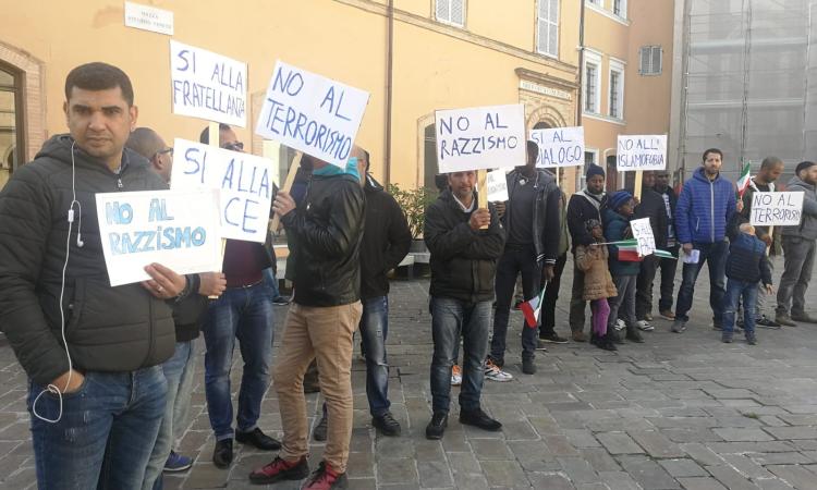 Macerata, manifestazione contro l'islamofobia: "Promuovere dialogo tra comunità" (VIDEO e FOTO)