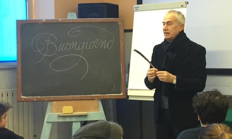 La calligrafia come cultura ritorna ad essere un argomento didattico: a Recanati l'incontro con il maestro Màlleus