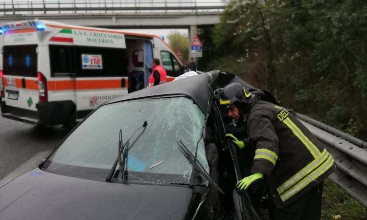 Corridonia, incidente in superstrada: muore la conducente dell'auto