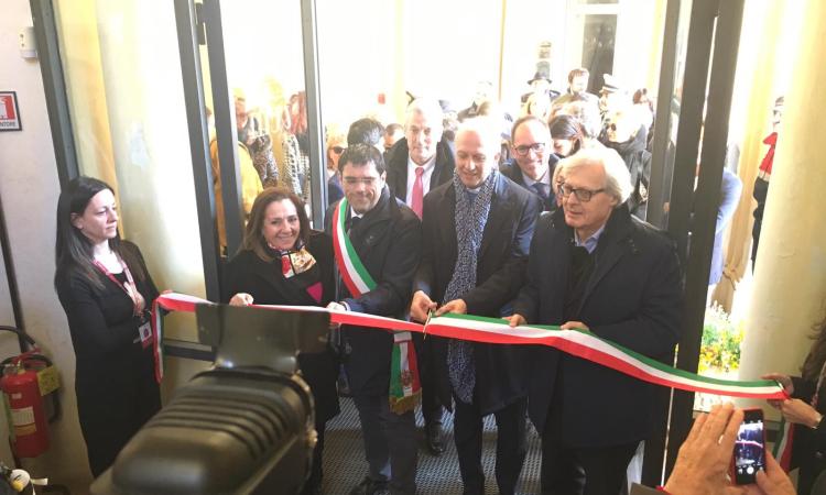 Recanati festeggia il primo giorno della poesia: ospiti il ministro Bussetti e Vittorio Sgarbi (FOTO)