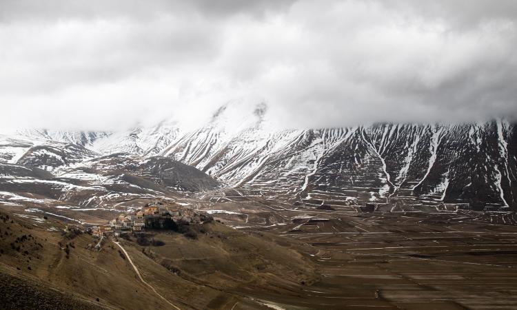 Castelluccio di Norcia riavrà la sua webcam: a buon fine il crowdfunding promosso da Scenari Digitali Castelluccio di Norcia riavrà la sua webcam: a buon fine il crowdfunding promosso da Scenari Digitali