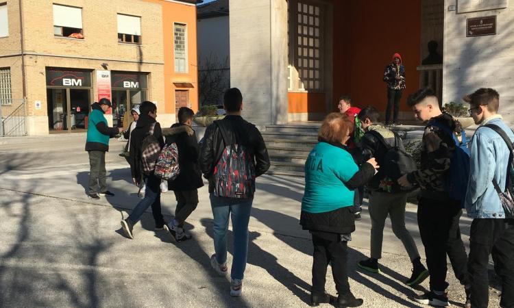 San Severino, i volontari del'associazione "Mondo Libero dalla Droga" all'ITTS Divini San Severino, i volontari del'associazione "Mondo Libero dalla Droga" all'ITTS Divini