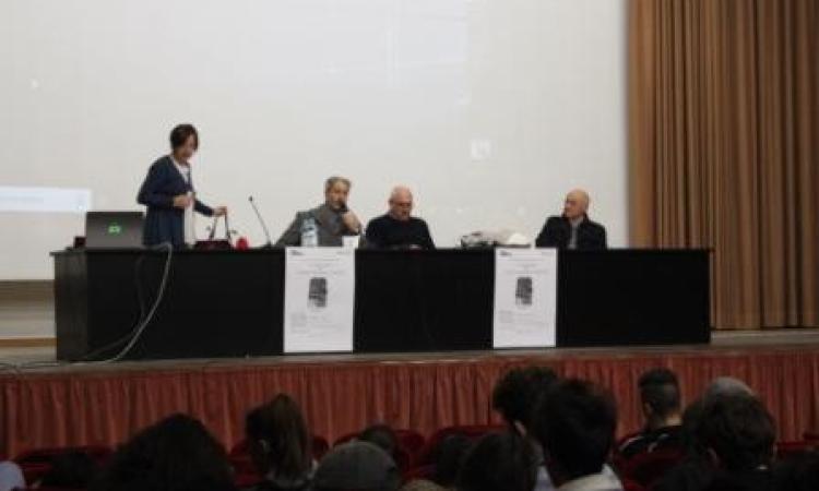 Macerata, al Liceo Artistico al via il progetto di prevenzione delle malattie sessualmente trasmissibili Macerata, al Liceo Artistico al via il progetto di prevenzione delle malattie sessualmente trasmissibili