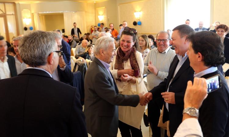 Grande successo per l'evento benefico dell'Inter Club Marche a Villa Anton: ospiti Gigi Simoni e Andrea Mandorlini (VIDEO) Grande successo per l'evento benefico dell'Inter Club Marche a Villa Anton: ospiti Gigi Simoni e Andrea Mandorlini (VIDEO)