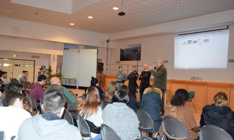 Macerata, gli studenti dell’I.I.S. “Matteo Ricci” si mobilitano per la salvaguardia del nostro Pianeta Macerata, gli studenti dell’I.I.S. “Matteo Ricci” si mobilitano per la salvaguardia del nostro Pianeta