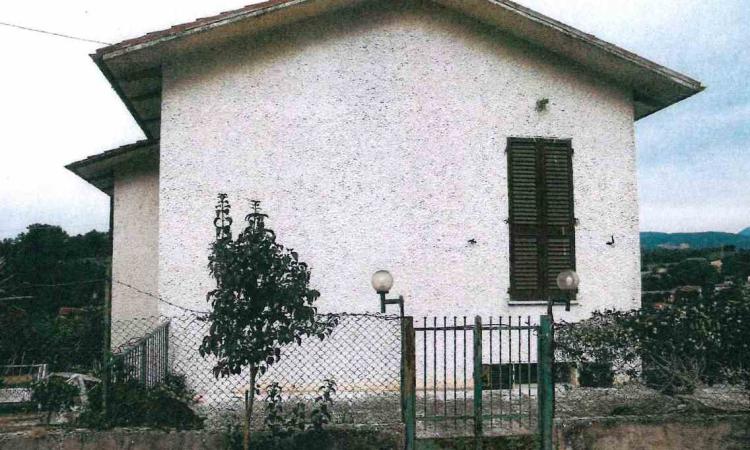 San Severino, un'altra famiglia rientra a casa. Più di ottanta le revoche di inagibilità dopo il sisma San Severino, un'altra famiglia rientra a casa. Più di ottanta le revoche di inagibilità dopo il sisma