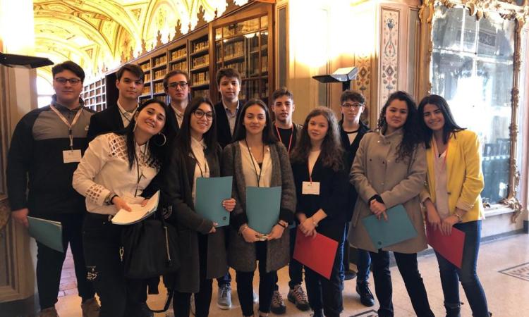 Macerata, gli alunni del liceo "Leopardi" apprendisti Ciceroni alle giornate del Fai Macerata, gli alunni del liceo "Leopardi" apprendisti Ciceroni alle giornate del Fai