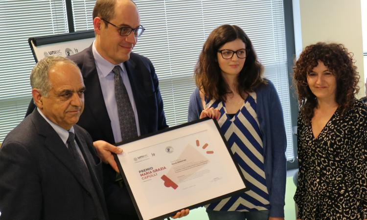 Macerata, Premio Maria Grazia Capulli: Silvia Serafini vince con una tesi sul giornalismo di emergenza Macerata, Premio Maria Grazia Capulli: Silvia Serafini vince con una tesi sul giornalismo di emergenza