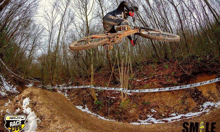 Il 7 aprile al via il 15° Downhill di S. Lorenzo di Treia: la disciplina estrema della mountain bike Il 7 aprile al via il 15° Downhill di S. Lorenzo di Treia: la disciplina estrema della mountain bike