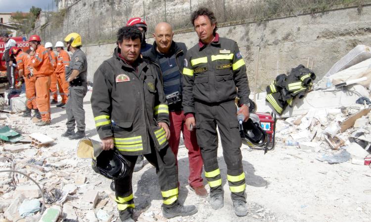 Terremoto a L'Aquila, dieci anni dopo: il ricordo del Funzionario dei Vigili del Fuoco di Macerata Iammarino e del reporter Picchio Terremoto a L'Aquila, dieci anni dopo: il ricordo del Funzionario dei Vigili del Fuoco di Macerata Iammarino e del reporter Picchio