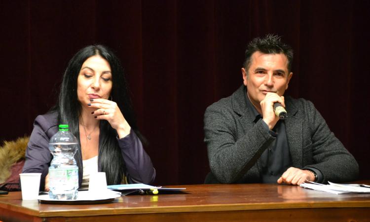 Muccia e San Severino, grande successo per le presentazioni del libro "Io Solo" di Manuela Taffi Muccia e San Severino, grande successo per le presentazioni del libro "Io Solo" di Manuela Taffi
