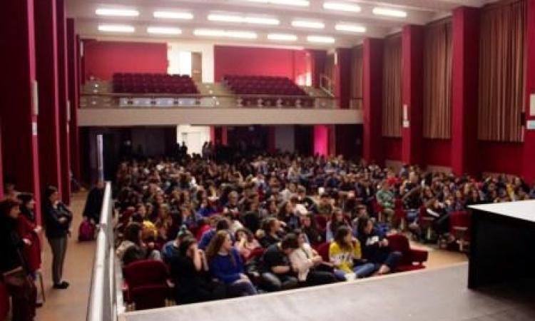 Macerata, gli studenti del Liceo Artistico incontrano l’Associazione Omphalos Macerata, gli studenti del Liceo Artistico incontrano l’Associazione Omphalos