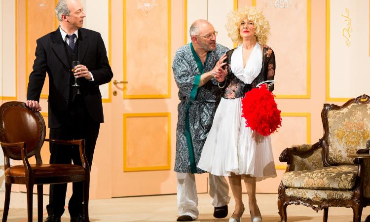 Tolentino, "Se devi dire una bugia dilla grossa": brillante commedia in scena al Vaccaj