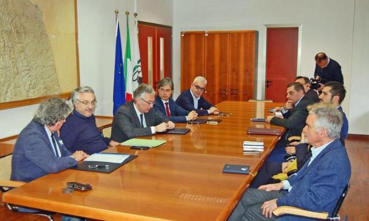 Nuove fermate ferroviarie a Macerata e Tolentino, investimento da 3 milioni di euro: intesa siglata