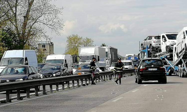 Civitanova, uomo investito in superstrada: trasportato a Torrette in eliambulanza (FOTO) Civitanova, uomo investito in superstrada: trasportato a Torrette in eliambulanza (FOTO)