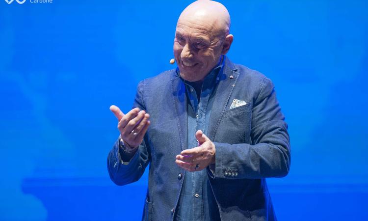 Macerata, allo Sferisterio Live arriva la comicità di Maurizio Battista