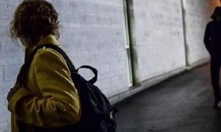 Pedina l'ex compagna e non versa più il mantenimento ai figli: denunciato