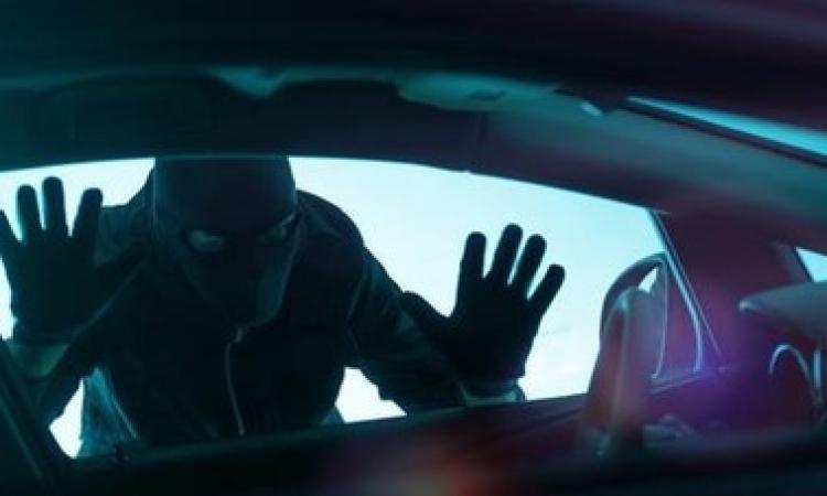 Civitanova, 10 furti messi a segno: scovati e denunciati ladri seriali di auto Civitanova, 10 furti messi a segno: scovati e denunciati ladri seriali di auto