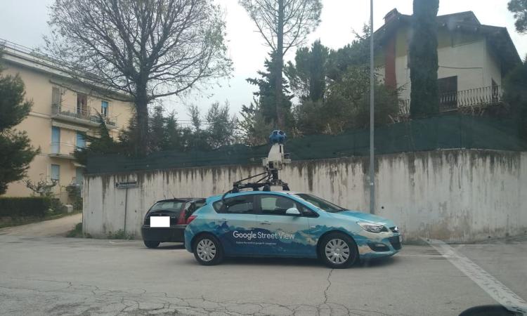 L'auto di Google Street View in giro per Macerata per l'aggiornamento delle immagini della città