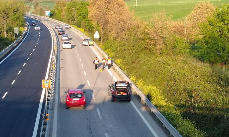 Incidente in superstrada all'altezza dell'uscita di Sforzacosta: coinvolte due auto (FOTO) Incidente in superstrada all'altezza dell'uscita di Sforzacosta: coinvolte due auto (FOTO)