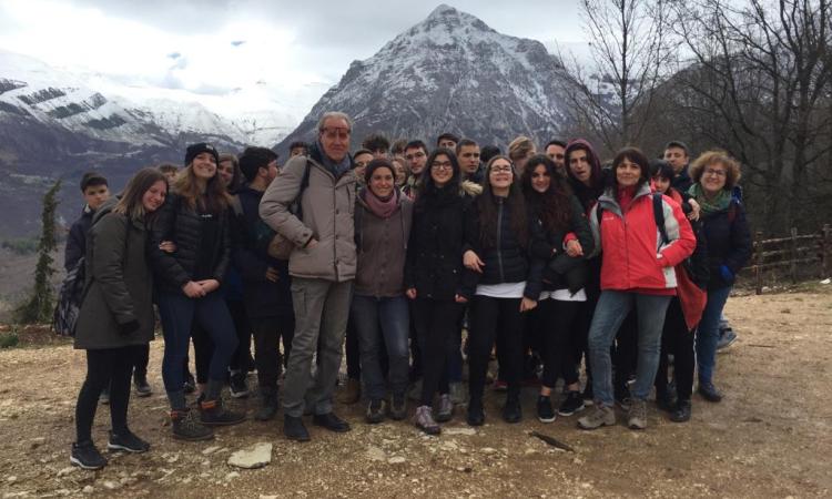 Macerata, gli studenti dell’Istituto Agrario in visita all'azienda montana di Michela Paris
