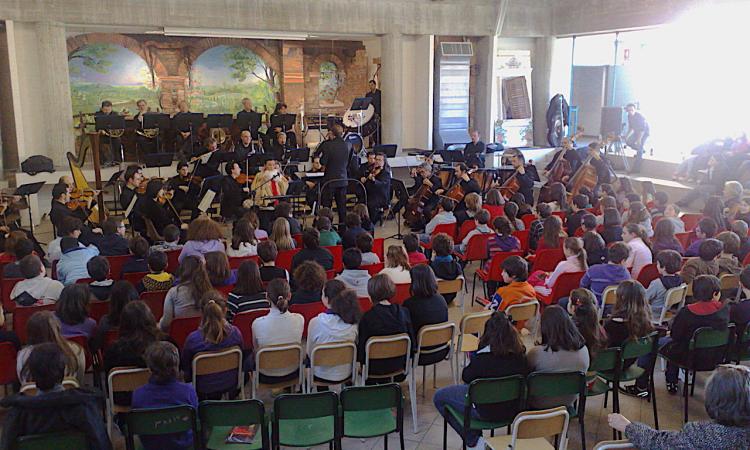 Civitanova Classica: l'Orchestra Filarmonica Marchigiana si esibisce per gli alunni della "Mestica" Civitanova Classica: l'Orchestra Filarmonica Marchigiana si esibisce per gli alunni della "Mestica"