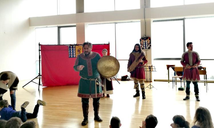 A Camerino "La scuola incontra l'arco" (FOTO) A Camerino "La scuola incontra l'arco" (FOTO)