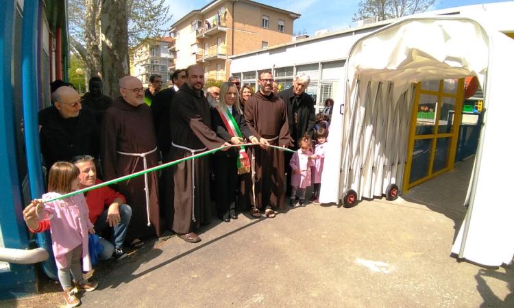 San Severino: un tunnel per la scuola dell'Infanzia "Gentili": il dono dei Frati Cappuccini (FOTO) San Severino: un tunnel per la scuola dell'Infanzia "Gentili": il dono dei Frati Cappuccini (FOTO)